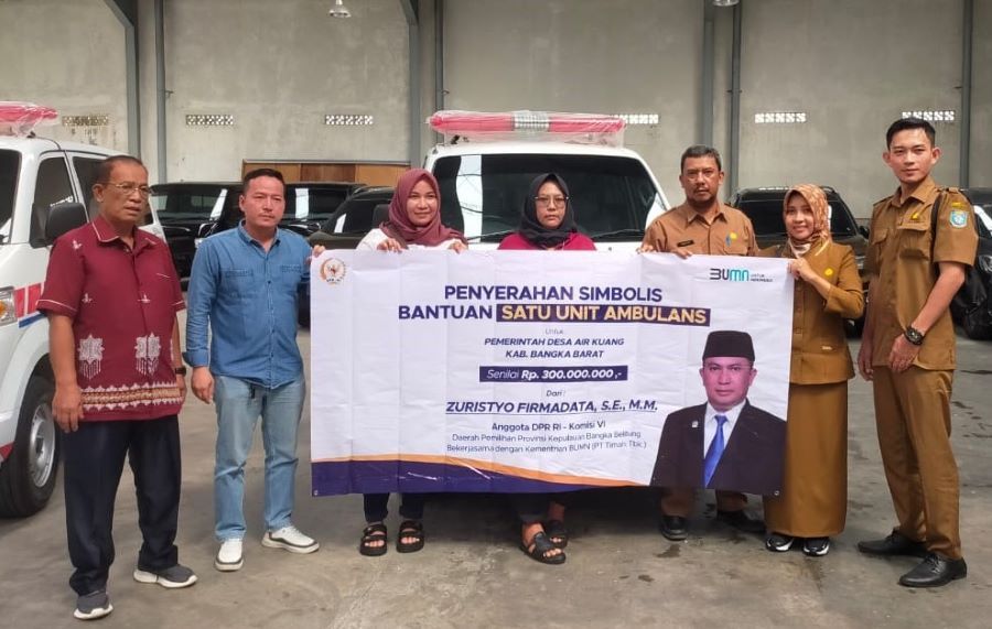 Zuristyo Serahkan 4 Unit Ambulans di Bangka Belitung